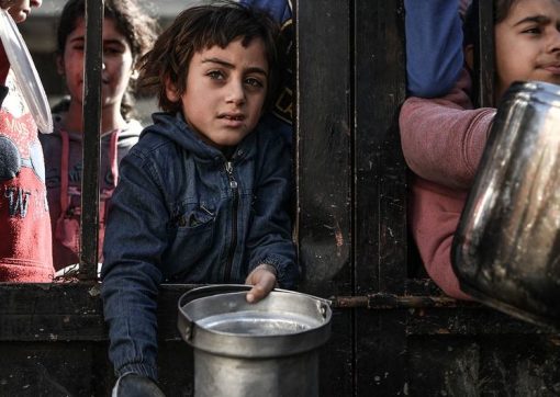 Кризис в Газе: переполненные убежища и угроза голода